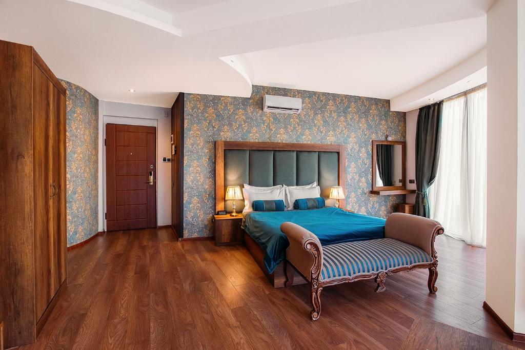 GREEN QUEEN HOTEL 